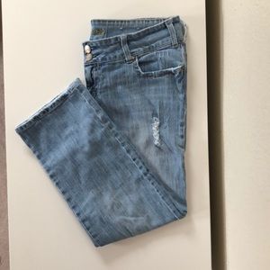 American Eagle distressed cropped jean